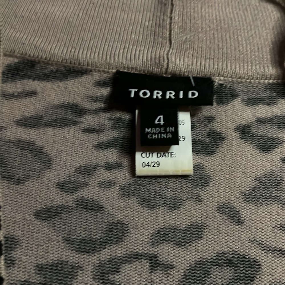 Torrid 4 Leopard Print Short Cardigan - Picture 5 of 7